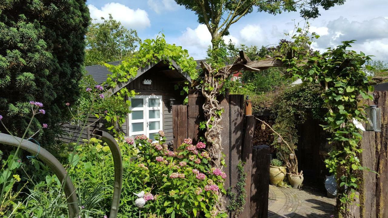 Peter&Trienke's Bed&Brochje Bed and Breakfast Stiens Buitenkant foto